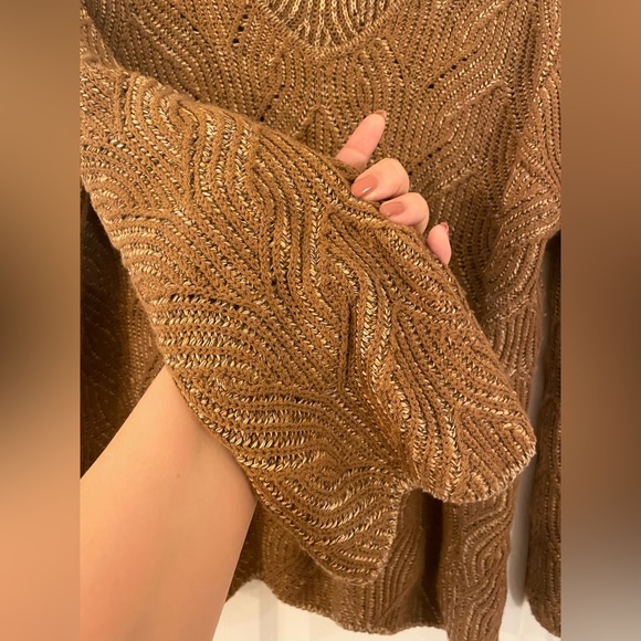 New without tags St. John woven tan wool v neck sweater - Picture 2 of 5